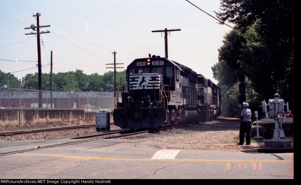 NS 6191 leads a coal train at Southern Junction